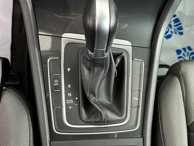 Синий Фольксваген Гольф, объемом двигателя 1.6 л и пробегом 217 тыс. км за 16950 $, фото 19 на Automoto.ua