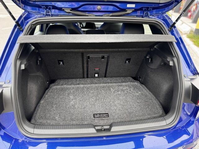 Фольксваген Гольф 2023 в Киеве на Automoto.ua Синий Фольксваген Гольф, объемом двигателя 2 л и пробегом 28 тыс. км за 49500 $, фото 14 на Automoto.ua