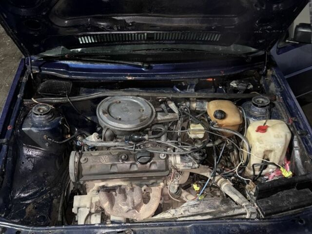 Синий Фольксваген Гольф, объемом двигателя 1.3 л и пробегом 460 тыс. км за 800 $, фото 7 на Automoto.ua