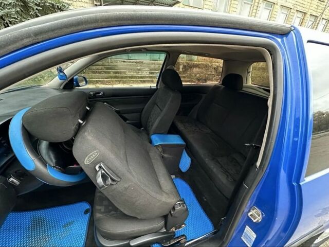 Синий Фольксваген Гольф, объемом двигателя 1.4 л и пробегом 236 тыс. км за 2750 $, фото 9 на Automoto.ua