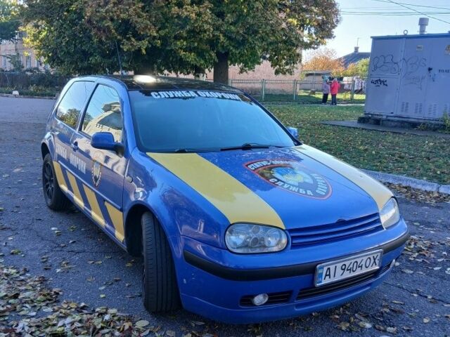 Синий Фольксваген Гольф, объемом двигателя 1.6 л и пробегом 300 тыс. км за 3400 $, фото 1 на Automoto.ua