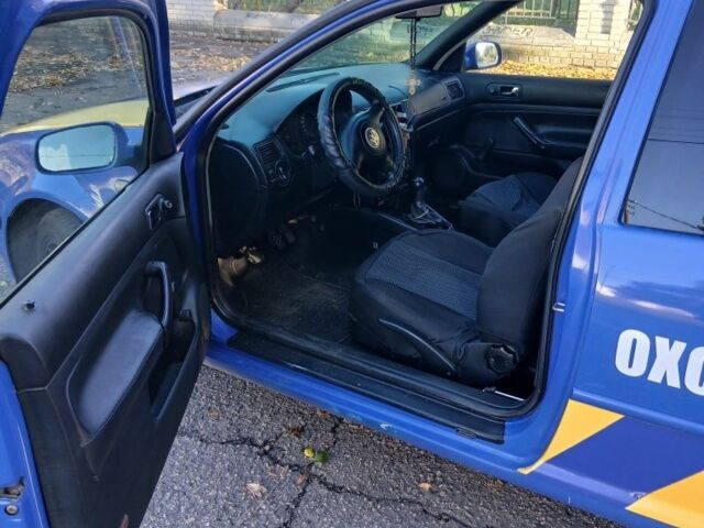 Синий Фольксваген Гольф, объемом двигателя 1.6 л и пробегом 300 тыс. км за 3400 $, фото 6 на Automoto.ua