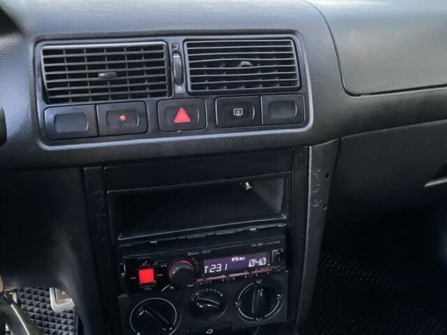 Синий Фольксваген Гольф, объемом двигателя 1.4 л и пробегом 250 тыс. км за 3100 $, фото 12 на Automoto.ua