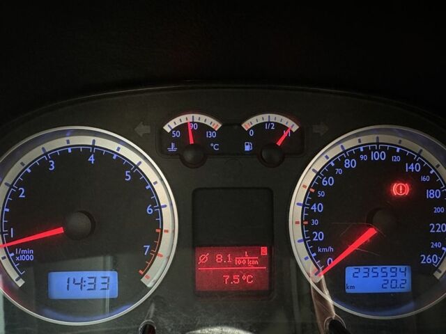 Синий Фольксваген Гольф, объемом двигателя 1.6 л и пробегом 235 тыс. км за 4350 $, фото 6 на Automoto.ua