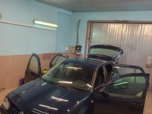 Синий Фольксваген Гольф, объемом двигателя 1.4 л и пробегом 247 тыс. км за 4600 $, фото 9 на Automoto.ua