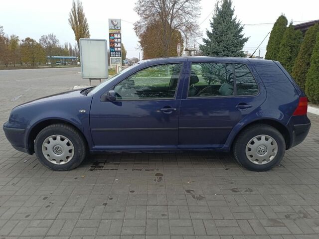 Синий Фольксваген Гольф, объемом двигателя 1.4 л и пробегом 260 тыс. км за 4199 $, фото 2 на Automoto.ua