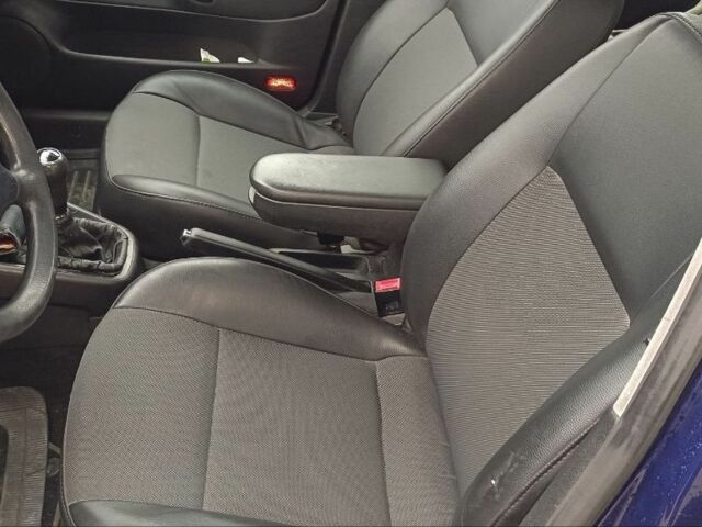 Синий Фольксваген Гольф, объемом двигателя 1.4 л и пробегом 260 тыс. км за 4199 $, фото 5 на Automoto.ua