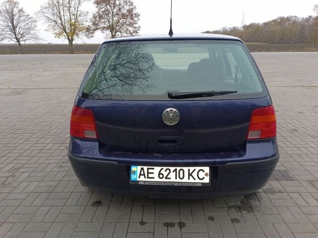 Синий Фольксваген Гольф, объемом двигателя 1.4 л и пробегом 260 тыс. км за 4199 $, фото 4 на Automoto.ua