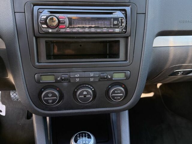 Синий Фольксваген Гольф, объемом двигателя 2 л и пробегом 236 тыс. км за 2990 $, фото 11 на Automoto.ua