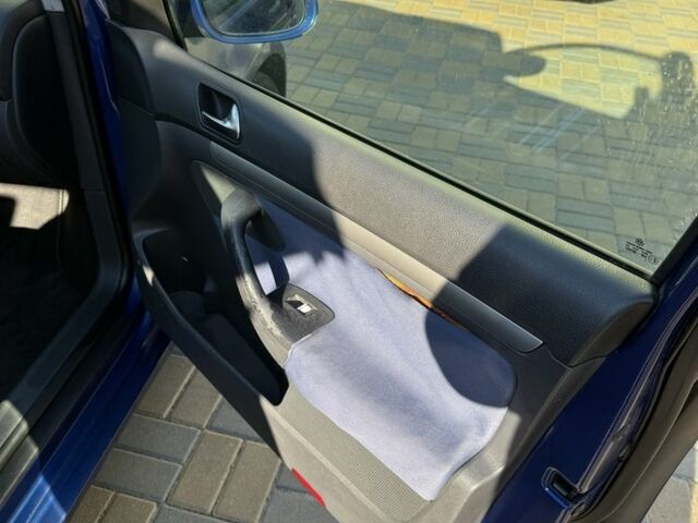 Синий Фольксваген Гольф, объемом двигателя 2 л и пробегом 236 тыс. км за 2990 $, фото 15 на Automoto.ua