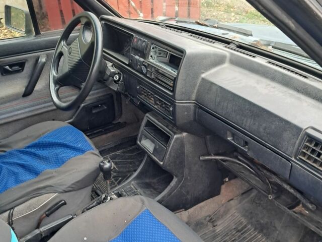 Синій Фольксваген Гольф, об'ємом двигуна 1.6 л та пробігом 200 тис. км за 896 $, фото 4 на Automoto.ua