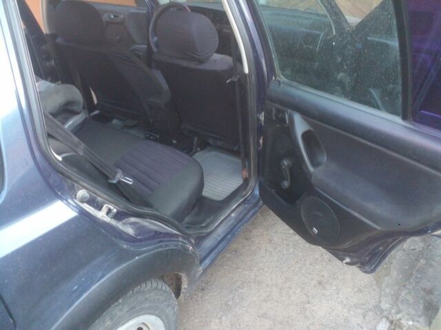 Синій Фольксваген Гольф, об'ємом двигуна 1.8 л та пробігом 118 тис. км за 1650 $, фото 2 на Automoto.ua