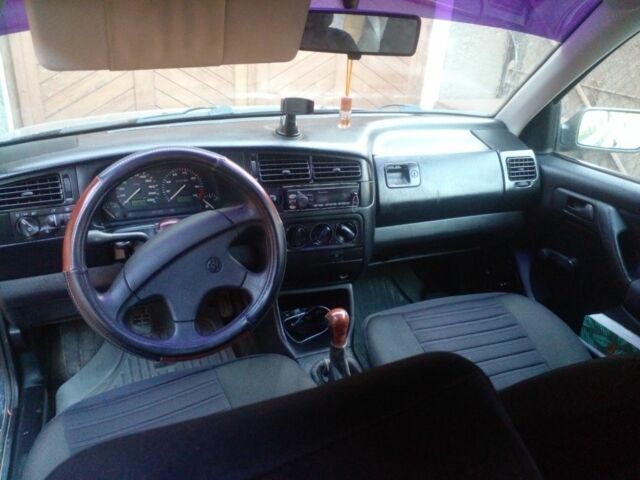 Синій Фольксваген Гольф, об'ємом двигуна 1.8 л та пробігом 118 тис. км за 1650 $, фото 5 на Automoto.ua