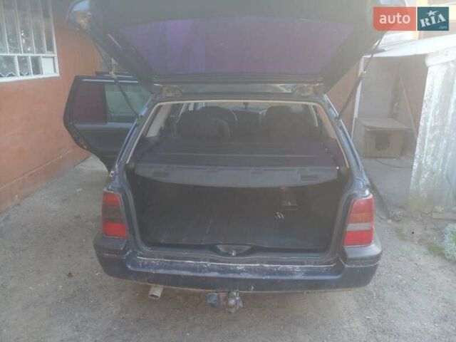 Синий Фольксваген Гольф, объемом двигателя 1.8 л и пробегом 120 тыс. км за 1100 $, фото 3 на Automoto.ua