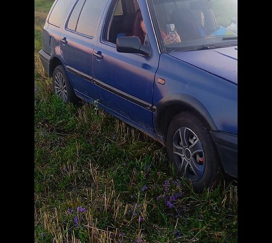 Синий Фольксваген Гольф, объемом двигателя 1.9 л и пробегом 239 тыс. км за 1950 $, фото 4 на Automoto.ua