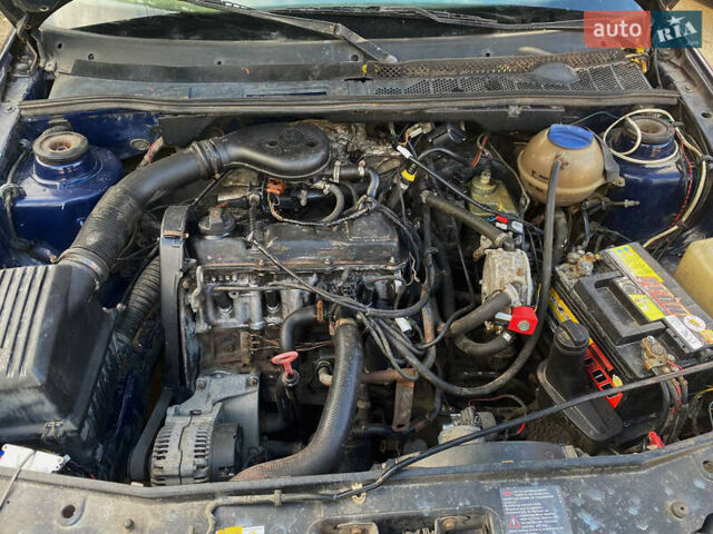 Синий Фольксваген Гольф, объемом двигателя 1.78 л и пробегом 400 тыс. км за 1950 $, фото 8 на Automoto.ua