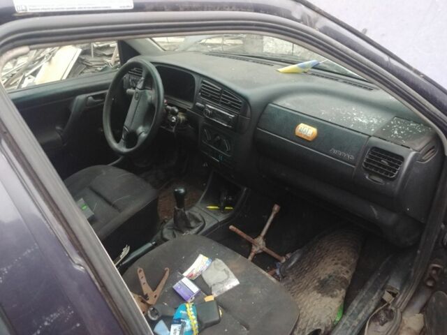 Синій Фольксваген Гольф, об'ємом двигуна 1 л та пробігом 100 тис. км за 596 $, фото 5 на Automoto.ua