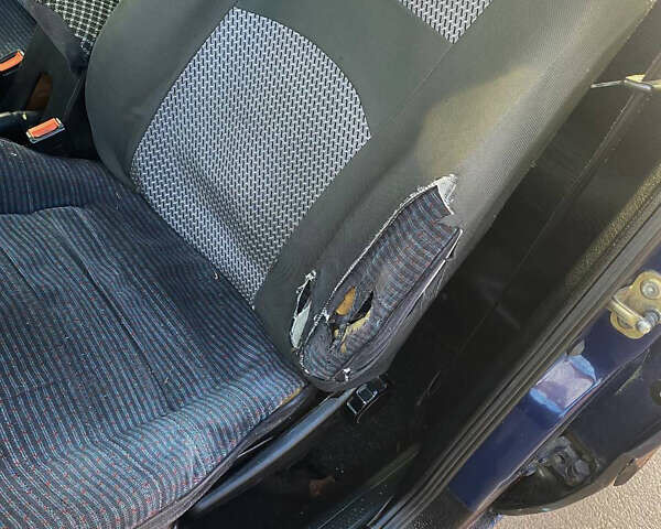 Синий Фольксваген Гольф, объемом двигателя 1.78 л и пробегом 400 тыс. км за 1950 $, фото 7 на Automoto.ua