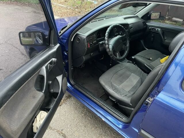 Синій Фольксваген Гольф, об'ємом двигуна 1.9 л та пробігом 200 тис. км за 1900 $, фото 6 на Automoto.ua