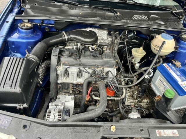 Синий Фольксваген Гольф, объемом двигателя 1.8 л и пробегом 300 тыс. км за 2100 $, фото 1 на Automoto.ua