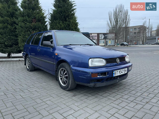 Синий Фольксваген Гольф, объемом двигателя 1.9 л и пробегом 200 тыс. км за 1900 $, фото 4 на Automoto.ua
