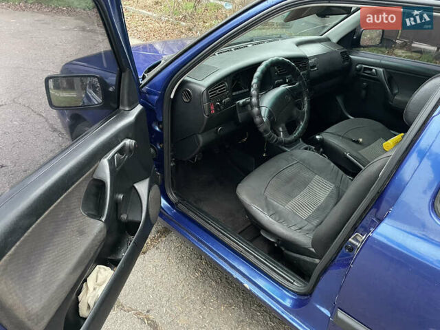 Синий Фольксваген Гольф, объемом двигателя 1.9 л и пробегом 200 тыс. км за 1900 $, фото 8 на Automoto.ua