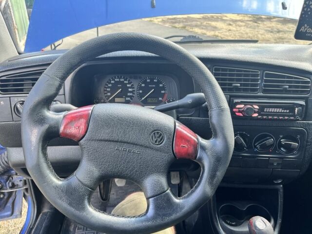 Синий Фольксваген Гольф, объемом двигателя 1.8 л и пробегом 300 тыс. км за 2100 $, фото 10 на Automoto.ua