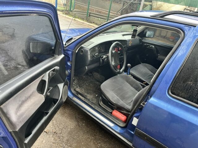 Синий Фольксваген Гольф, объемом двигателя 1.8 л и пробегом 300 тыс. км за 2100 $, фото 3 на Automoto.ua