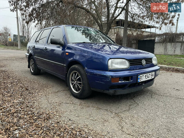 Синий Фольксваген Гольф, объемом двигателя 1.9 л и пробегом 200 тыс. км за 1900 $, фото 4 на Automoto.ua