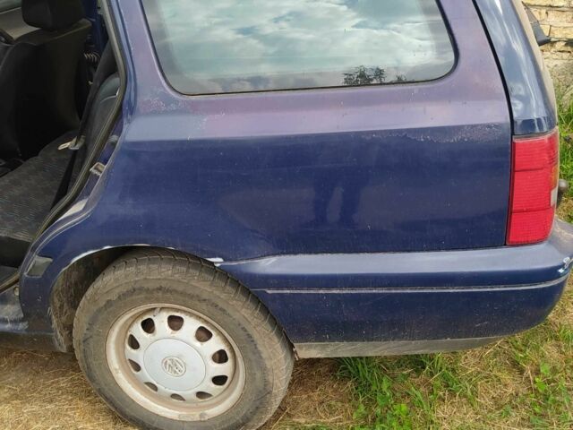 Синий Фольксваген Гольф, объемом двигателя 1.8 л и пробегом 325 тыс. км за 1350 $, фото 14 на Automoto.ua