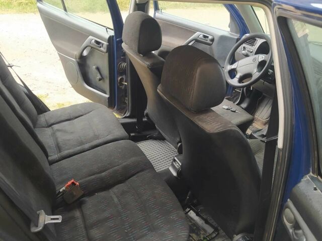 Синий Фольксваген Гольф, объемом двигателя 1.8 л и пробегом 325 тыс. км за 1350 $, фото 10 на Automoto.ua