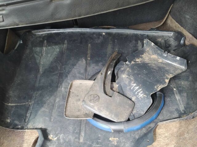 Синий Фольксваген Гольф, объемом двигателя 1.8 л и пробегом 325 тыс. км за 1350 $, фото 4 на Automoto.ua