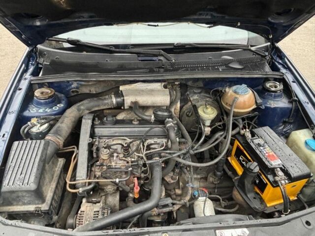 Синий Фольксваген Гольф, объемом двигателя 1.9 л и пробегом 230 тыс. км за 1350 $, фото 12 на Automoto.ua