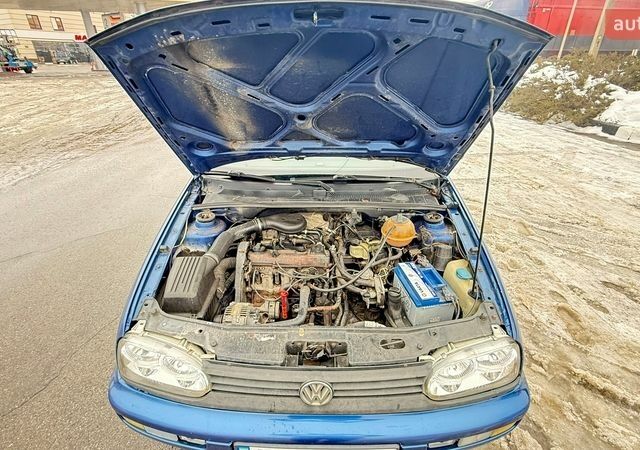 Синий Фольксваген Гольф, объемом двигателя 1.78 л и пробегом 245 тыс. км за 2400 $, фото 15 на Automoto.ua