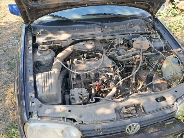 Синий Фольксваген Гольф, объемом двигателя 1.78 л и пробегом 215 тыс. км за 723 $, фото 2 на Automoto.ua