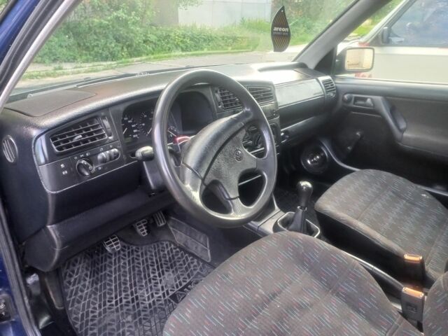 Синий Фольксваген Гольф, объемом двигателя 1.9 л и пробегом 380 тыс. км за 2500 $, фото 17 на Automoto.ua