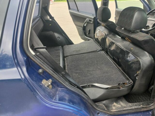 Синий Фольксваген Гольф, объемом двигателя 1.9 л и пробегом 380 тыс. км за 2500 $, фото 12 на Automoto.ua