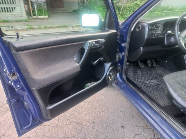 Синий Фольксваген Гольф, объемом двигателя 1.9 л и пробегом 380 тыс. км за 2500 $, фото 18 на Automoto.ua