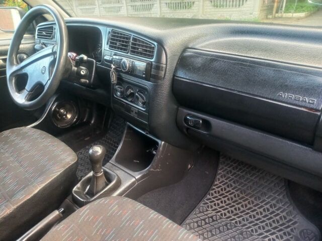 Синий Фольксваген Гольф, объемом двигателя 1.9 л и пробегом 380 тыс. км за 2500 $, фото 20 на Automoto.ua