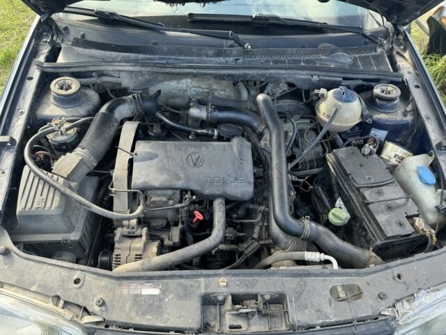 Синий Фольксваген Гольф, объемом двигателя 1.9 л и пробегом 356 тыс. км за 1850 $, фото 7 на Automoto.ua