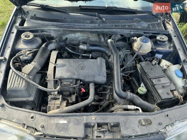 Синий Фольксваген Гольф, объемом двигателя 1.9 л и пробегом 356 тыс. км за 1850 $, фото 6 на Automoto.ua