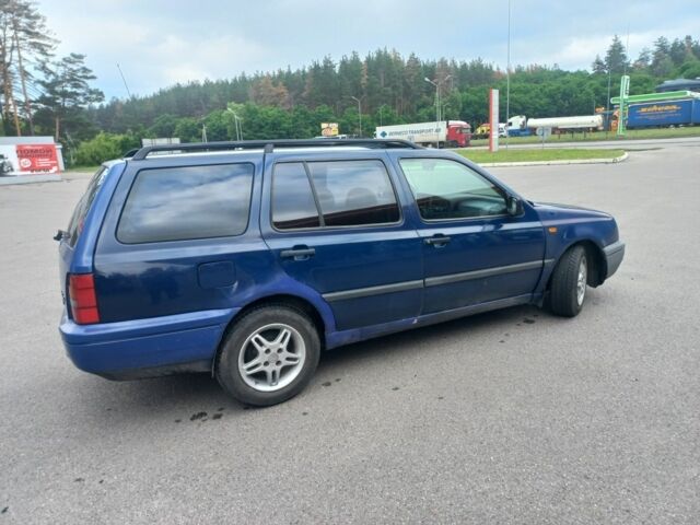 Синий Фольксваген Гольф, объемом двигателя 1.9 л и пробегом 380 тыс. км за 2500 $, фото 2 на Automoto.ua