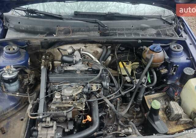 Синий Фольксваген Гольф, объемом двигателя 1.9 л и пробегом 400 тыс. км за 830 $, фото 6 на Automoto.ua