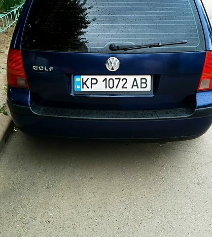 Синий Фольксваген Гольф, объемом двигателя 1.6 л и пробегом 342 тыс. км за 3500 $, фото 6 на Automoto.ua