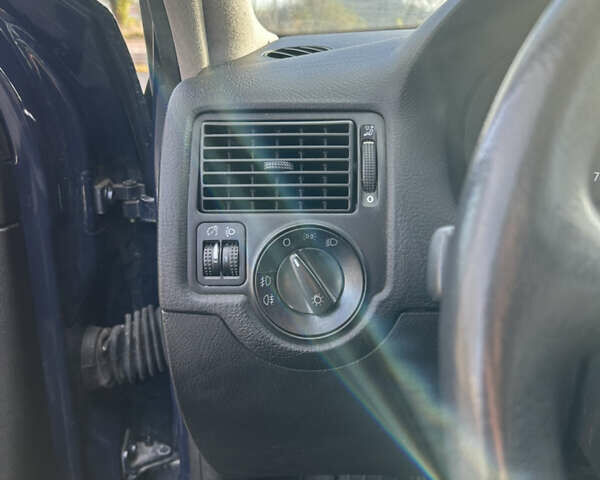 Синий Фольксваген Гольф, объемом двигателя 1.39 л и пробегом 273 тыс. км за 3850 $, фото 38 на Automoto.ua