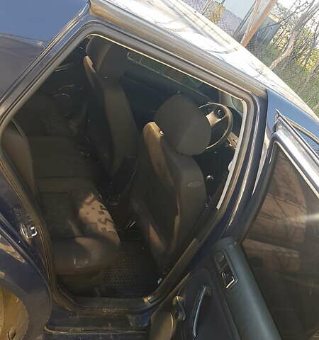 Синий Фольксваген Гольф, объемом двигателя 1.4 л и пробегом 100 тыс. км за 3500 $, фото 4 на Automoto.ua