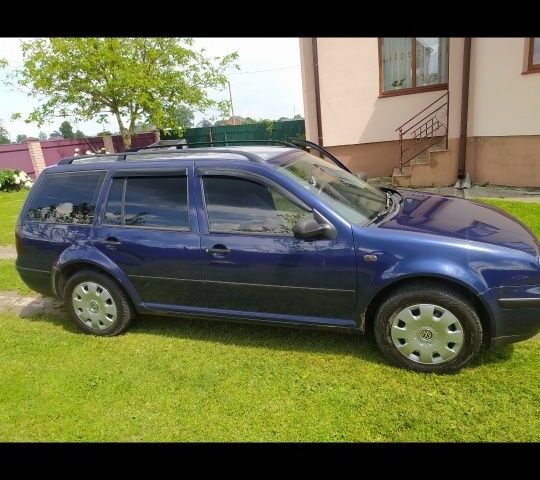 Синий Фольксваген Гольф, объемом двигателя 1.6 л и пробегом 339 тыс. км за 3000 $, фото 4 на Automoto.ua