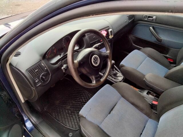 Синій Фольксваген Гольф, об'ємом двигуна 1.6 л та пробігом 190 тис. км за 3800 $, фото 6 на Automoto.ua