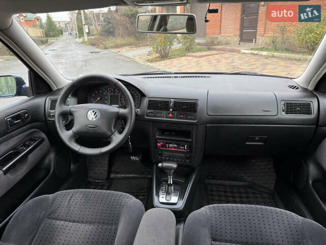 Синий Фольксваген Гольф, объемом двигателя 1.6 л и пробегом 262 тыс. км за 4799 $, фото 27 на Automoto.ua