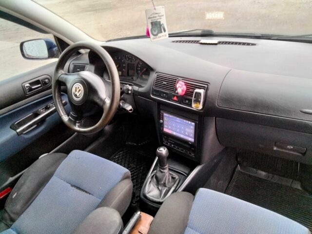 Синій Фольксваген Гольф, об'ємом двигуна 1.6 л та пробігом 190 тис. км за 3800 $, фото 11 на Automoto.ua